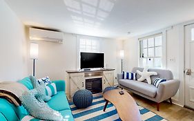 Cozy Downtown Gem